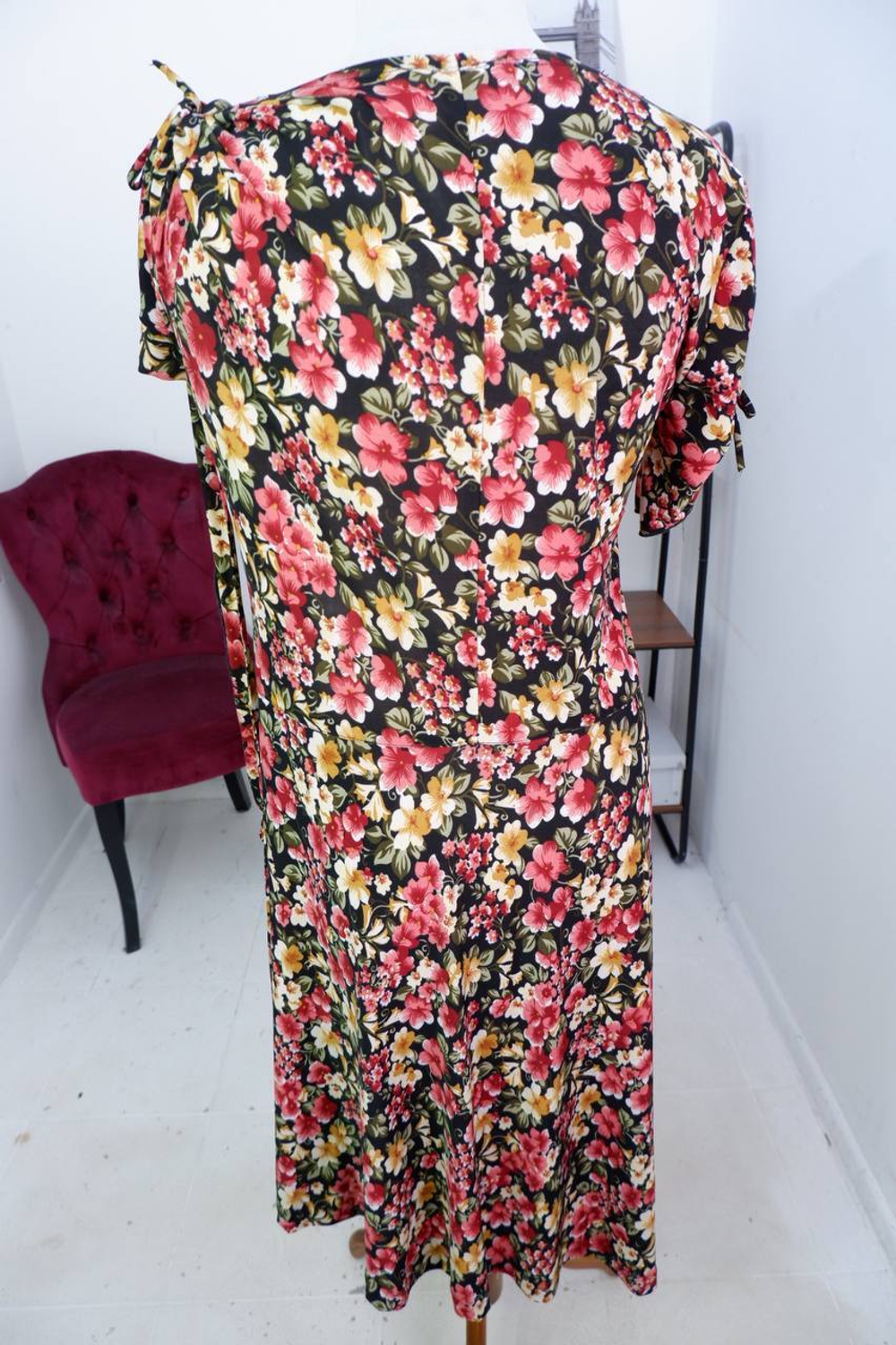 Платье приятное к телу, визуально на 50 размер