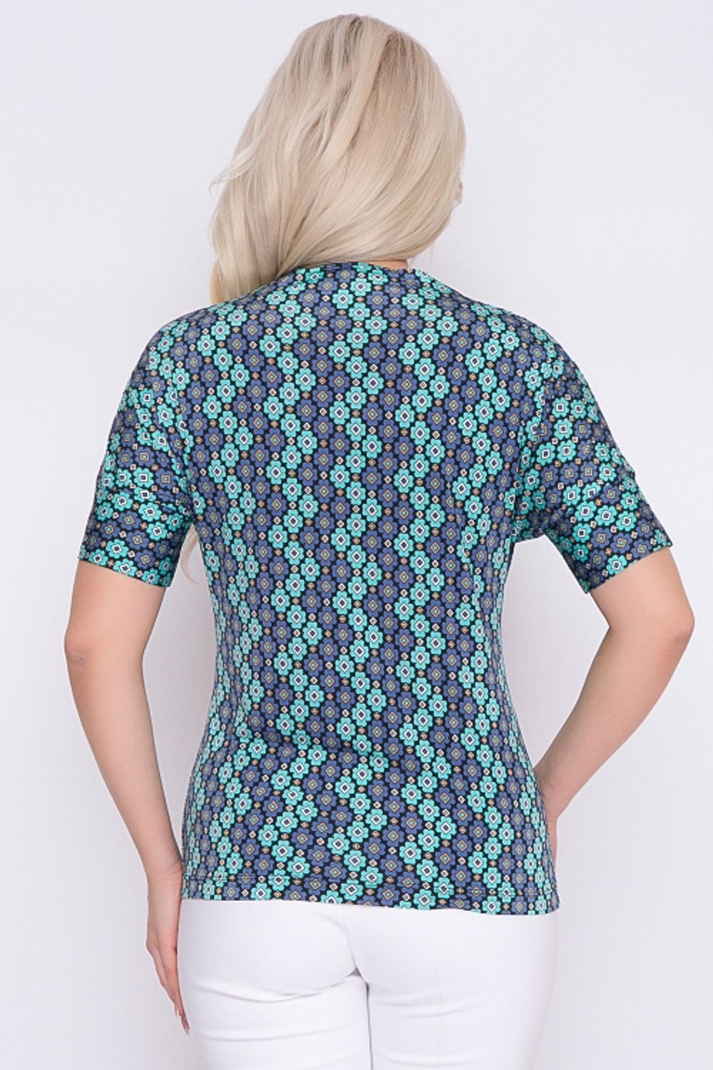 Блузка из тонкого трикотажа с цельнокроеными рукавами