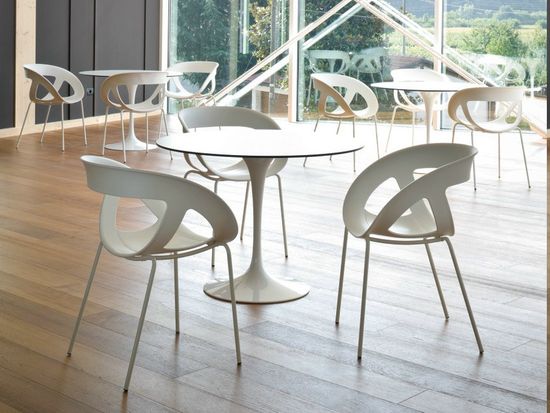 Кресло пластиковое Moema 69