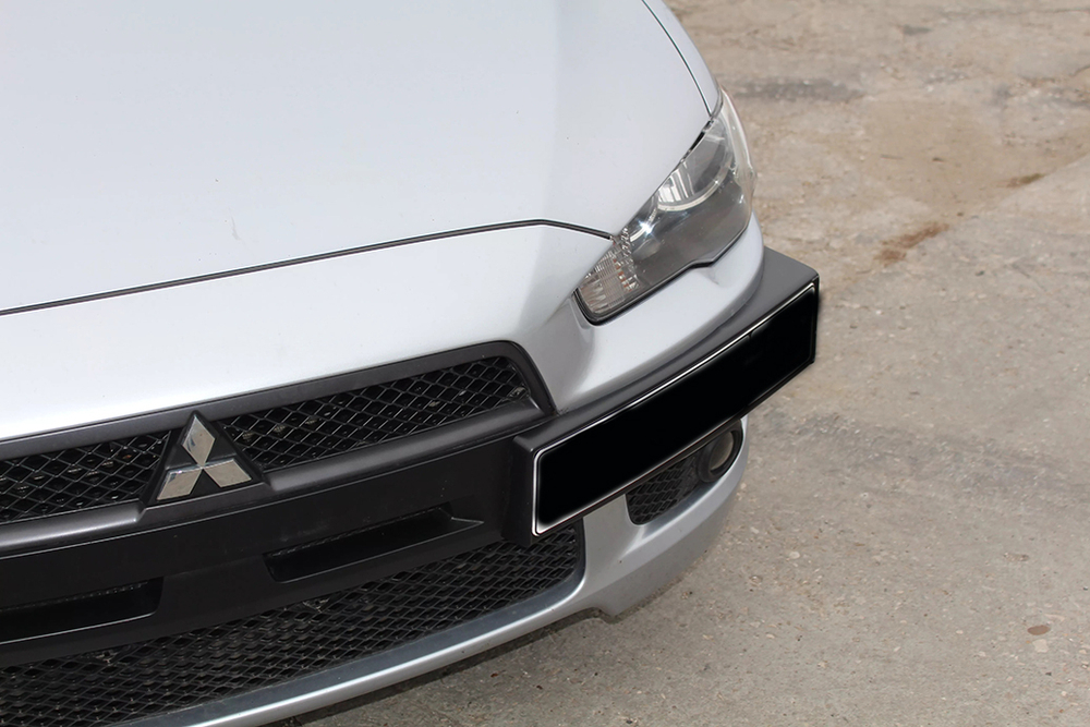 Рамка под номер на передний бампер Misrubishi Lancer X 2007-2010