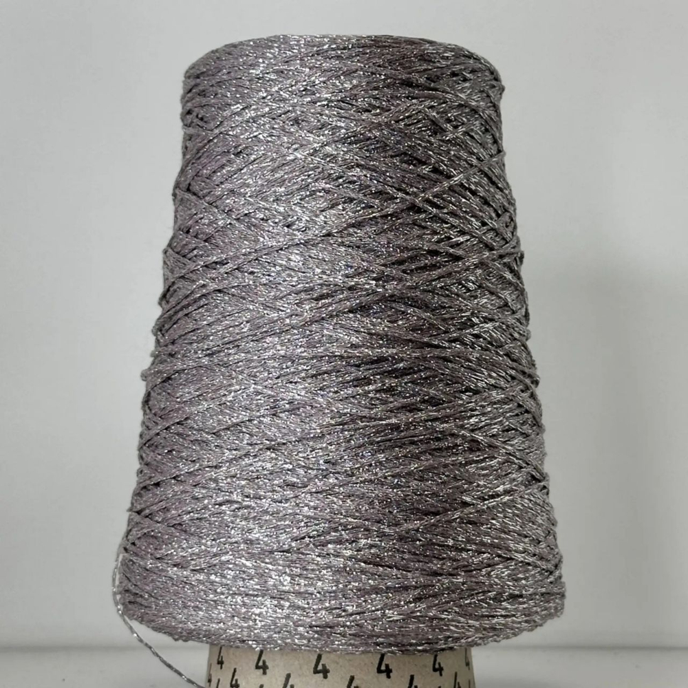 COTTON LUREX; 95% хлопок, 5% люрекс; 400м/100гр; Шнурок; цвет: серо-лиловая нить , люрекс серебро
