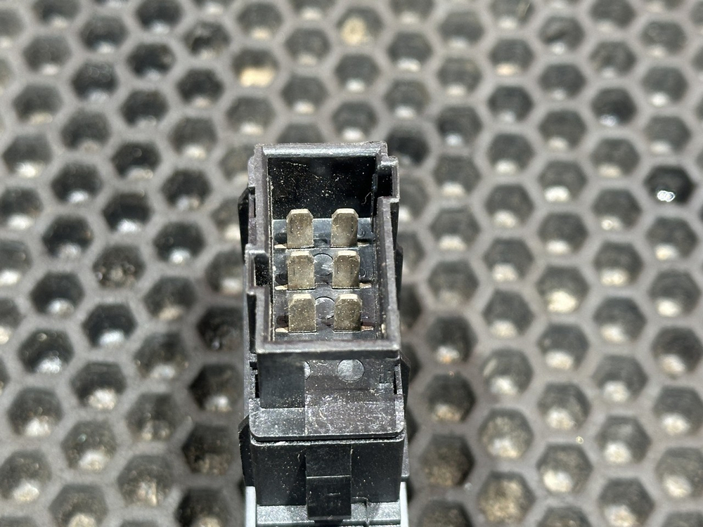 Кнопка внутреннего освещения 2023г.