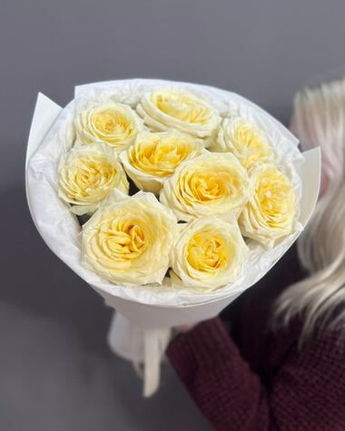 Букет из 9 пионовидных роз сорта "CANDLELIGHT" (Эквадор 60 см)