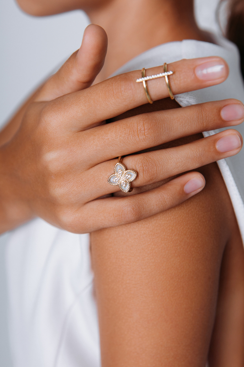 Кольцо "TRUE FLOWERS" в зололочении с фианитами и перламутром