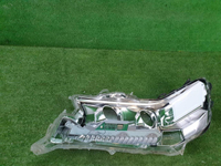 Стекло фары правое Toyota Land Cruiser 200 (2015-2021) LED