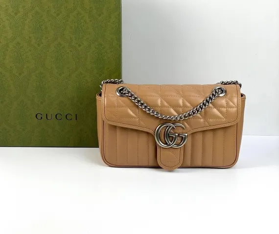 Мини-сумка на плечо Gucci GG Marmont бежевый