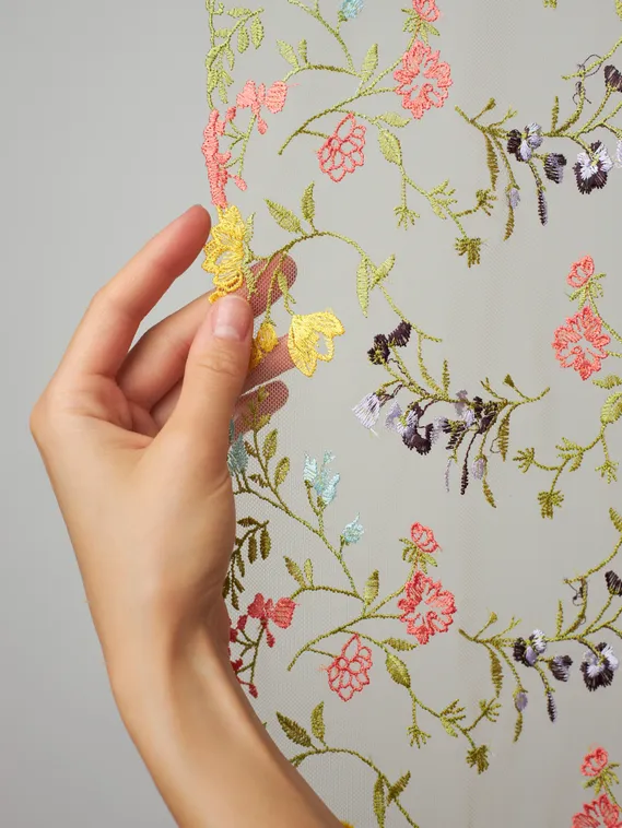 05-71 Вышивка на неэластичной сетке, 18 см, телесный, полевые цветы