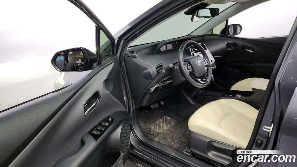 Toyota Prius 4 Generation 1.8 (03.2022)