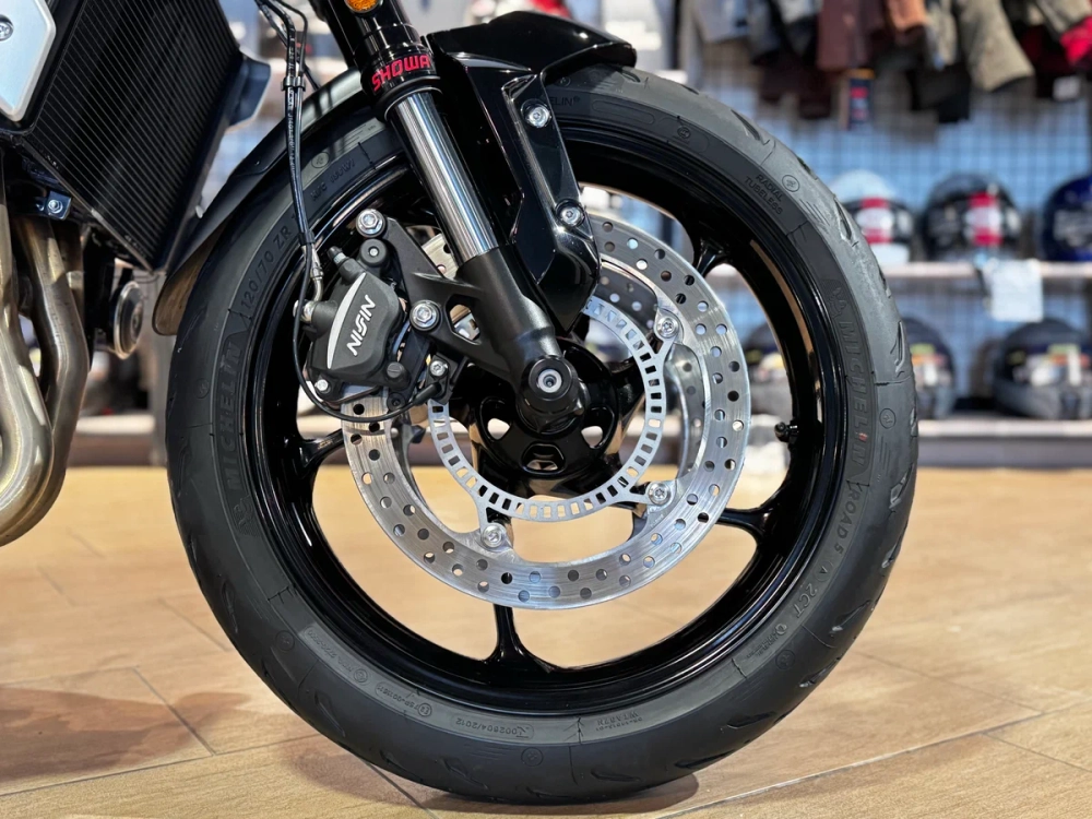 Triumph Trident 660, 2021 черный глянцевый