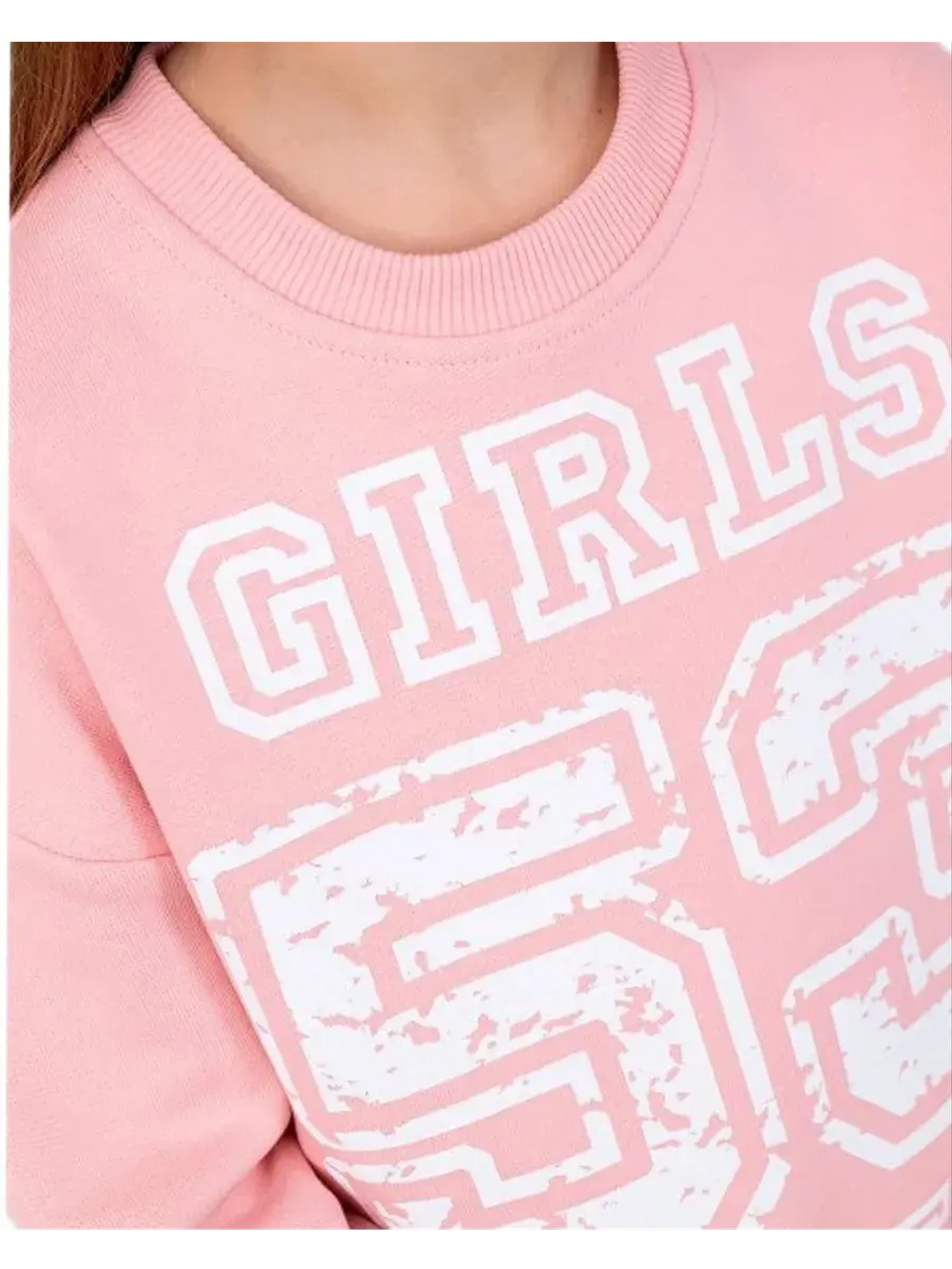 Спортивный костюм для девочки.