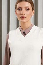 22896 Жилет женский (молочный)