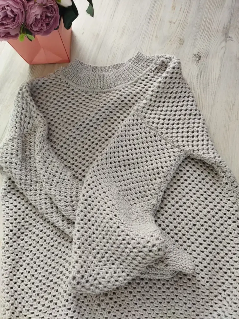 Свитер ручной работы с круглым воротом