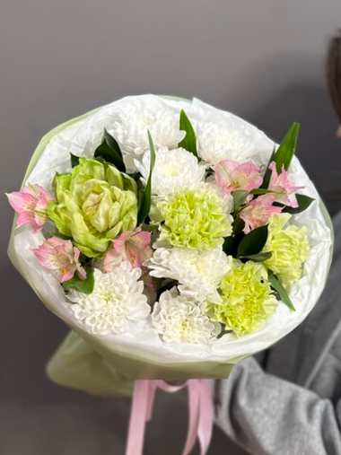 Авторский букет с пионовидной розой сорта "Вегги"