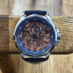 Часы Corum
