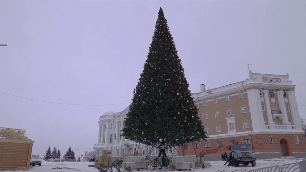 Светодинамическая елка ствольная: с встроенной гирляндой - "Альпийская" 15 м