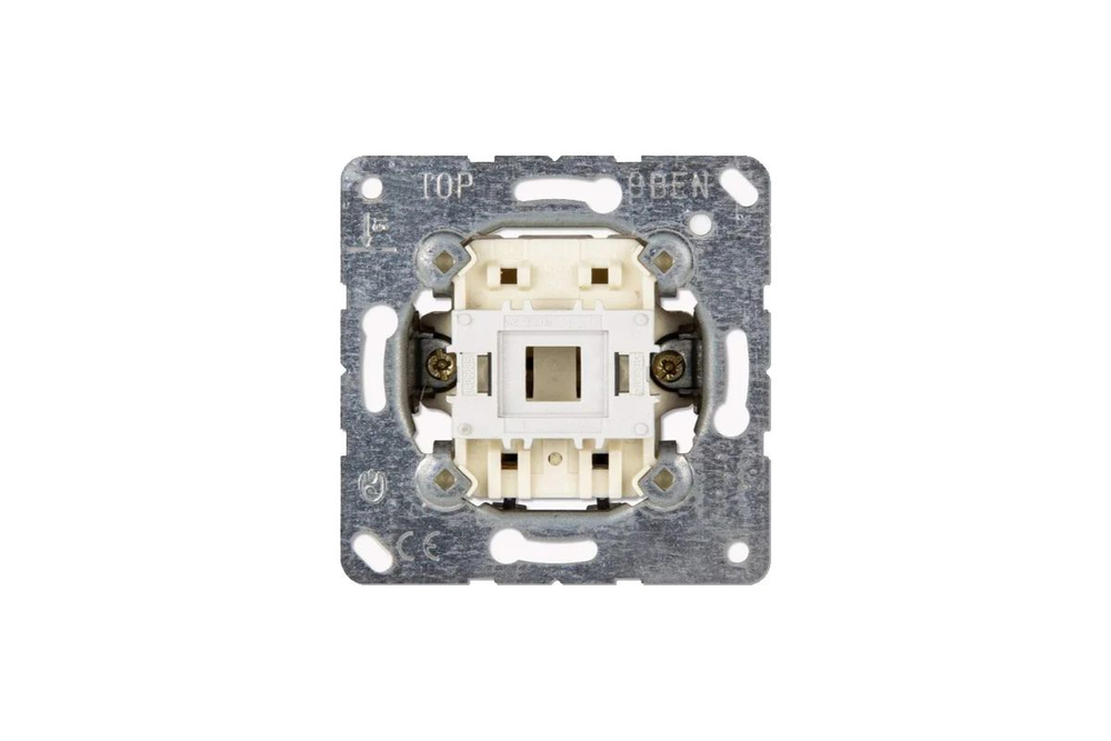 Розетка 1-я с з/к Legrand Valena Classic белая 774420