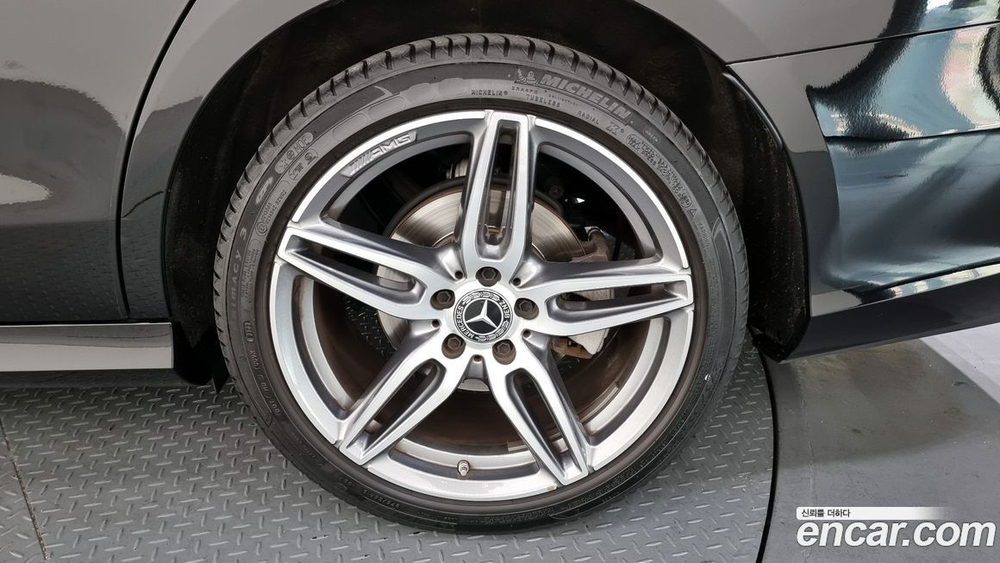 Mercedes-Benz E-Class W213 E300 4MATIC AMG Line (06.2020)