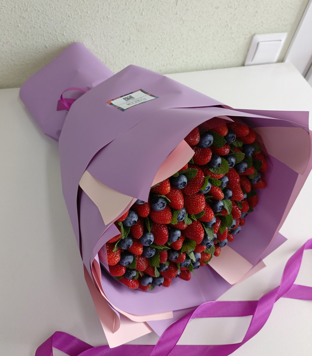 Клубничный букет "Ягодный"