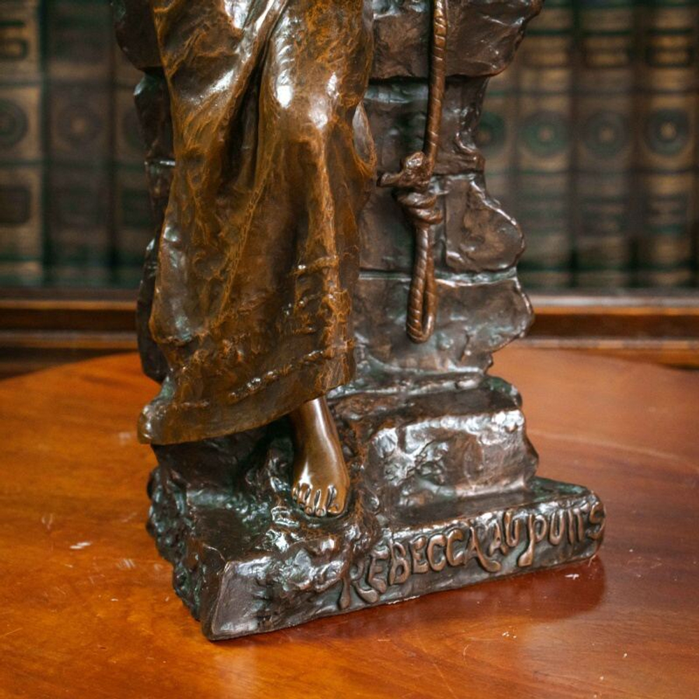 Бронзовая скульптура «Ребекка у колодца»/ «REBECCA AU PUITS»