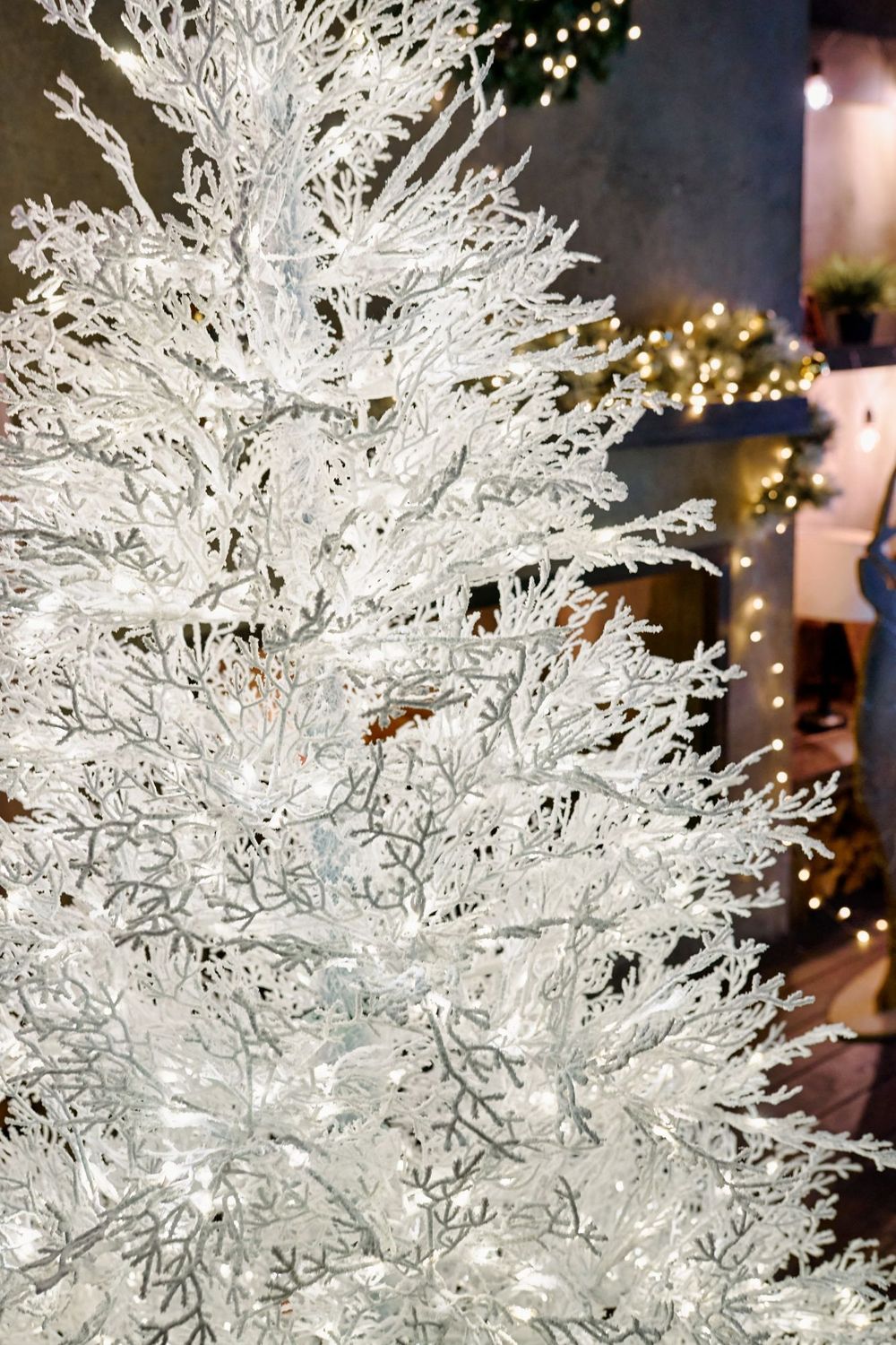 Искусственная белая елка с гирляндой встроенной «Normandia» Нормандия (коралловые ветки) от 2,1 м до 2,4 м