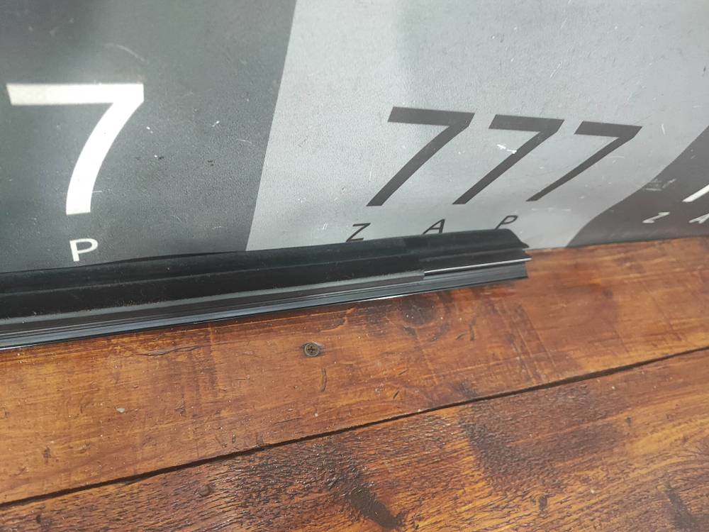 Молдинг стекла заднего левого Mercedes AMG GT (X290) 18-нв Б/У Оригинал A2907302101