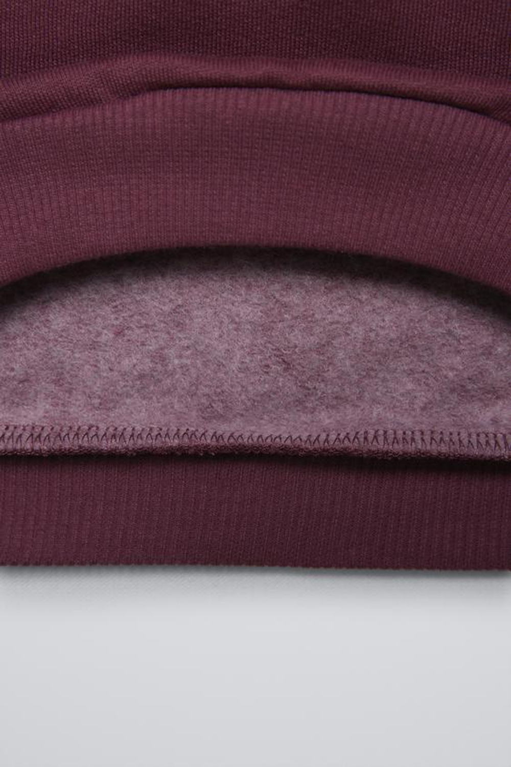 ZARA ТОЛСТОВКА С ВЫШИВКОЙ SNOOPY PEANUTS™, ТЕМНО-БОРДОВЫЙ