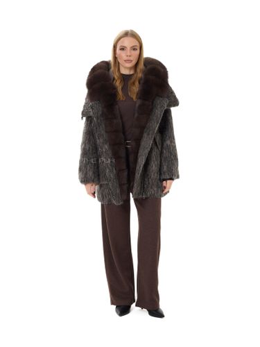 Шоколадный шерстяной пуховик с меховым воротником