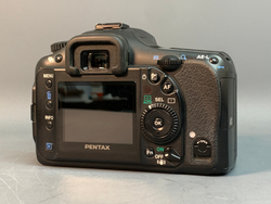 Pentax K10D kit 18-55mm 7.836 кадров