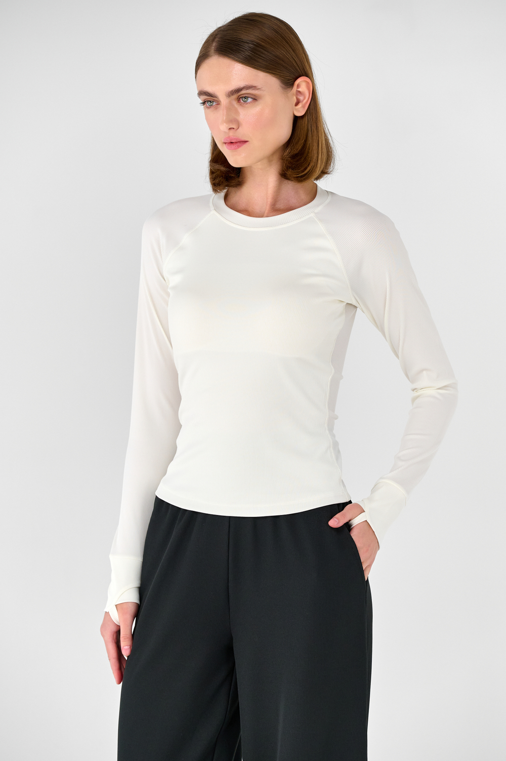 Лонгслив приталенный с чашками