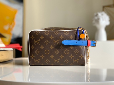 Louis Vuitton Locker Dopp Kit