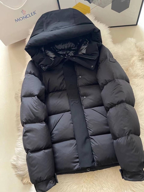Пуховик Moncler