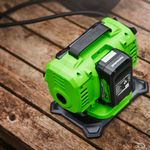 Компрессор автомобильный аккумуляторный Greenworks Арт. 3400807UA, 24V / 12V (от прикуривателя автомобиля), c АКБ 2Ач и ЗУ в сумке