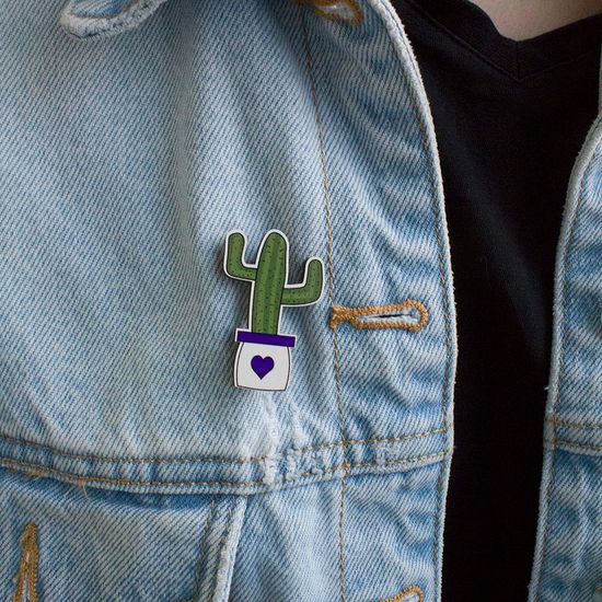 Значок деревянный (брошь)  Кактус. Fire Pin