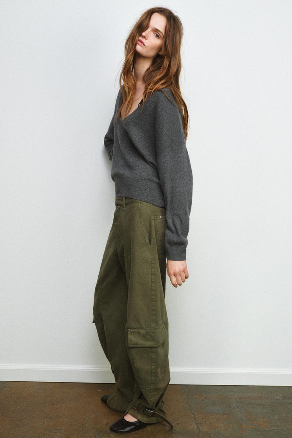 ZARA СВИТЕР С ГЛУБОКИМ ВЫРЕЗОМ, СЕРЫЙ