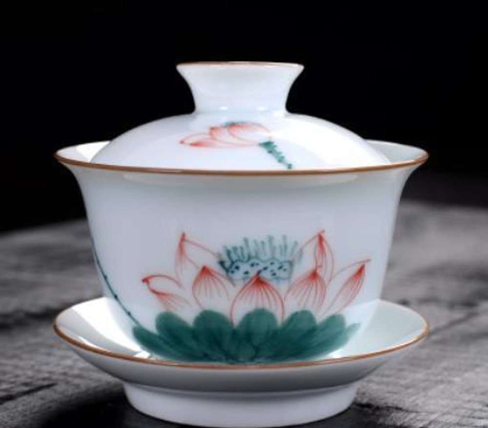 268073.1 Гайвань ЛОТОСОВЫЙ ПРУД "Лотос" руч.роспись h=8,4см, l=9,1см, 150мл, фарфор белый