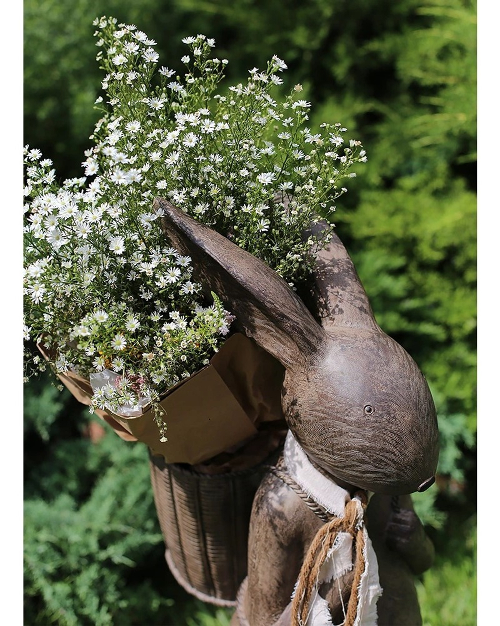 Статуя "Кролик с корзиной" 40,5x35,5x98см Полистоун