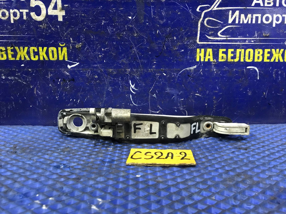 Ручка двери передней левой внешняя MITSUBISHI LANCER 2002