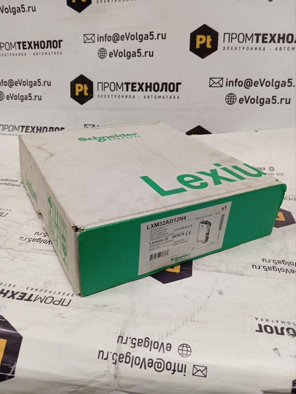 S.E. LXM32AD12N4 новое