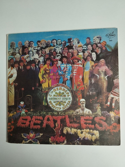 Винтажная виниловая пластинка LP The Beatles Оркестр Клуба Одиноких Сердец Сержанта Пеппера, Револьвер Revolver (Россия 1992)