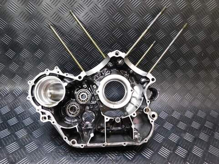 Левая часть картера Yamaha Drag Star XVS1100 Classic VP13J 050752