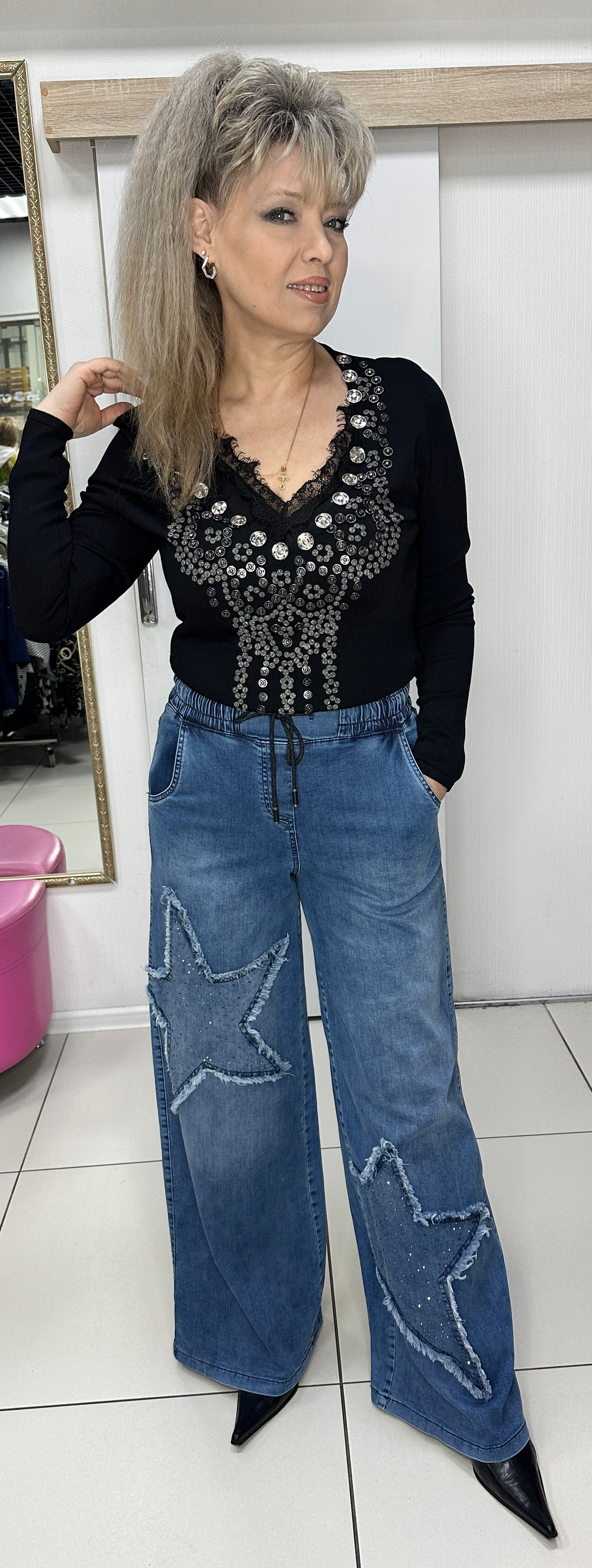 Синие джинсы c принтом из звезд