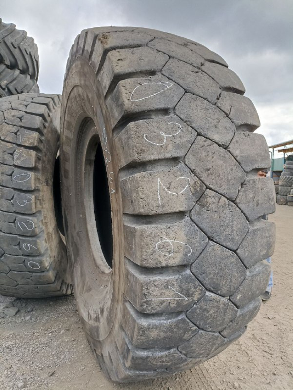 33.00R51 Bridgestone VRDP шина б/у
