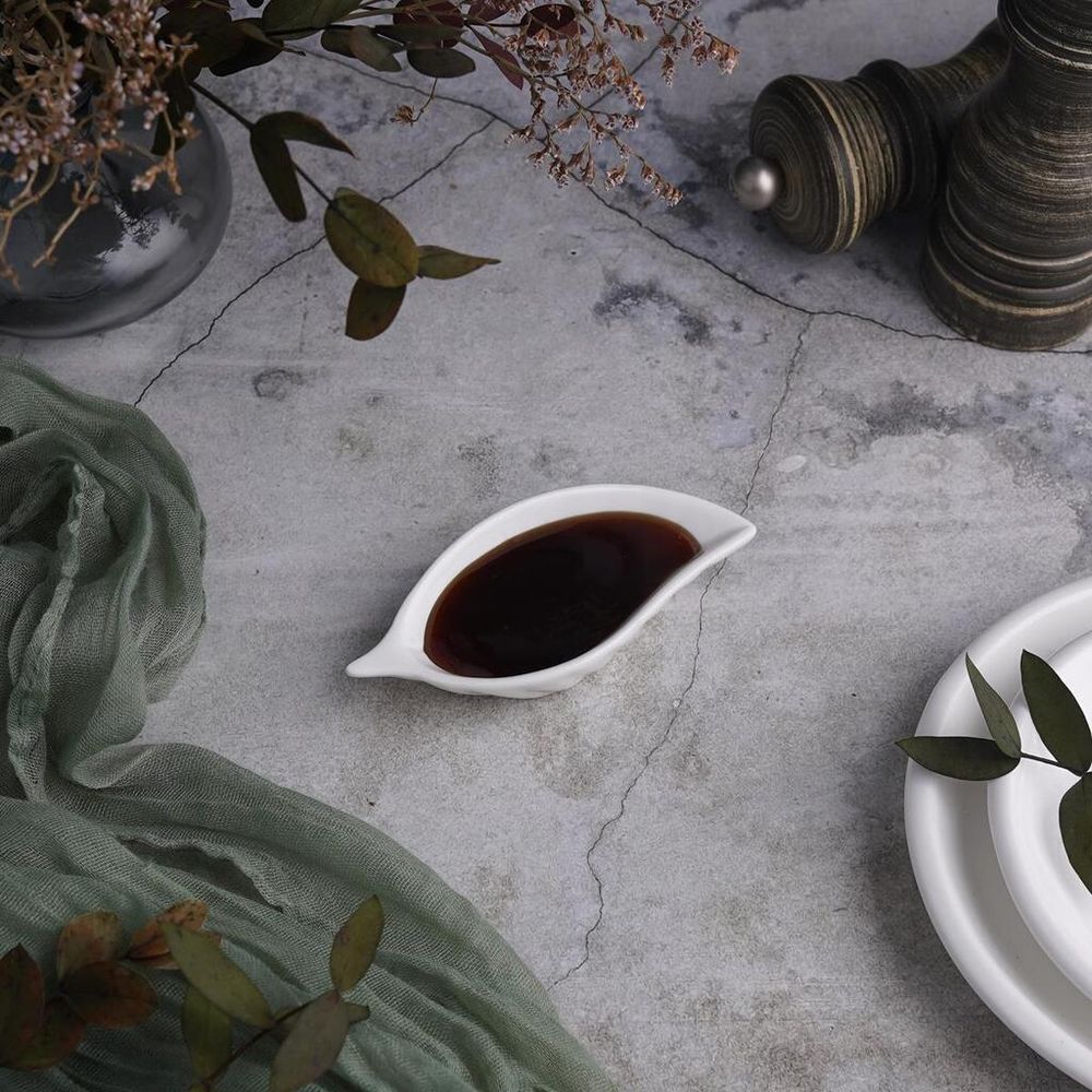 Соусник 20 мл 10*4,5 см h2 см "Лист" овальный белый фарфор P.L. Proff Cuisine [16]