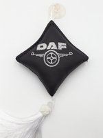 Ромб объемный на присоске DAF (экокожа, черный, белая вышивка, кисть)