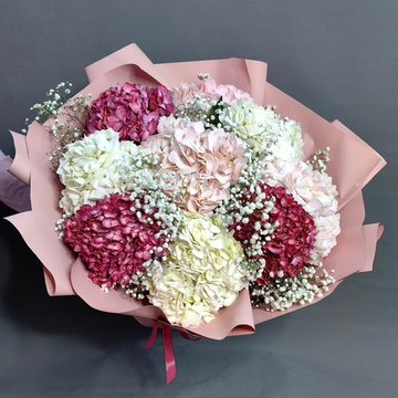 Букет из 9 гортензий и гипсофил