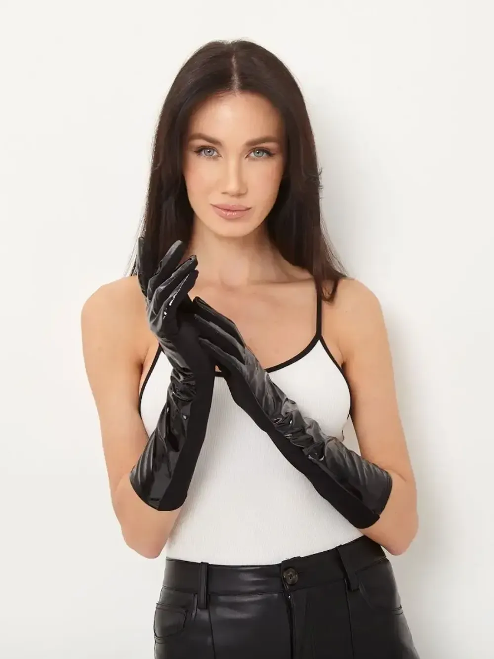 Перчатки длинные лаковые