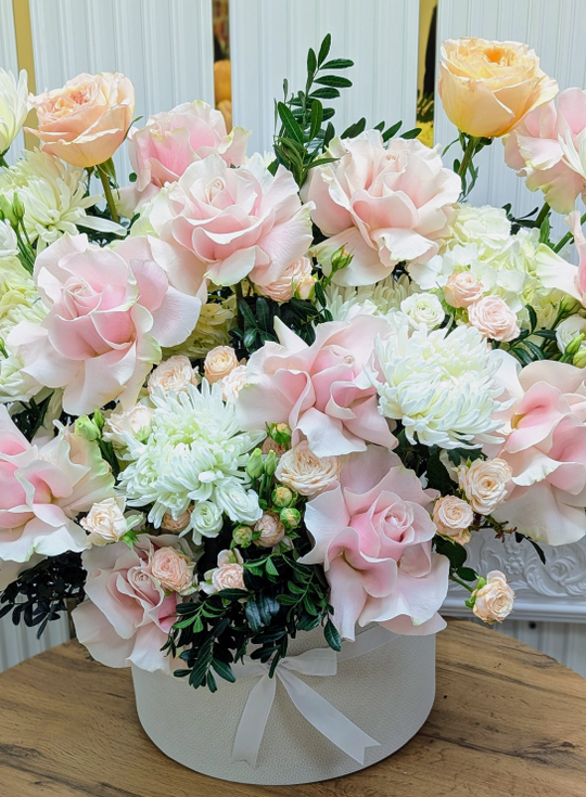 Композиция в шляпной коробке pink mondial lovers