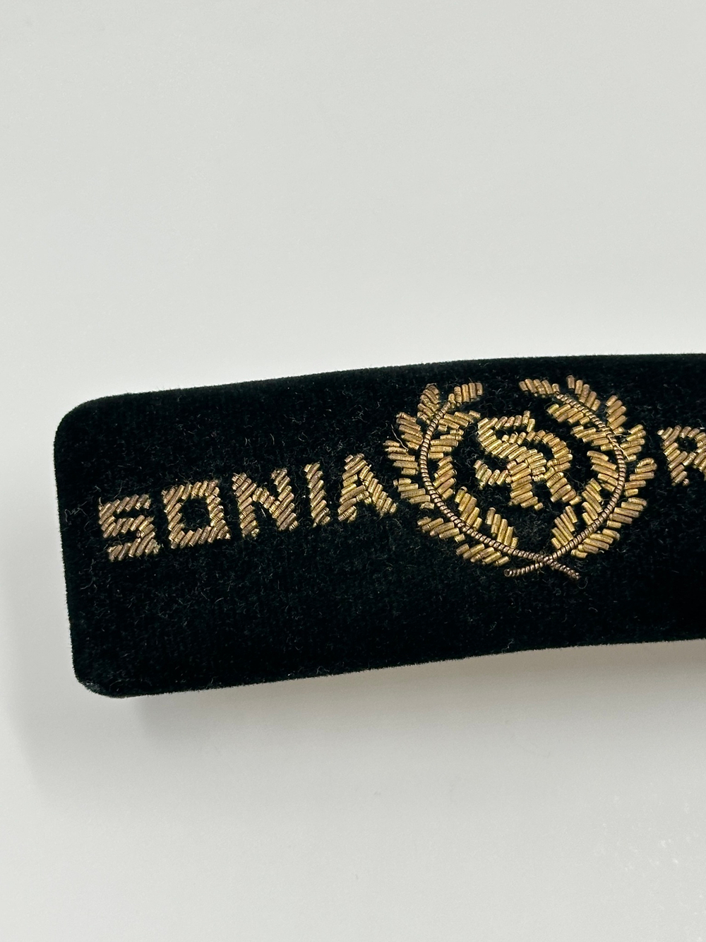 Заколка из чёрного бархата Sonia Rykiel