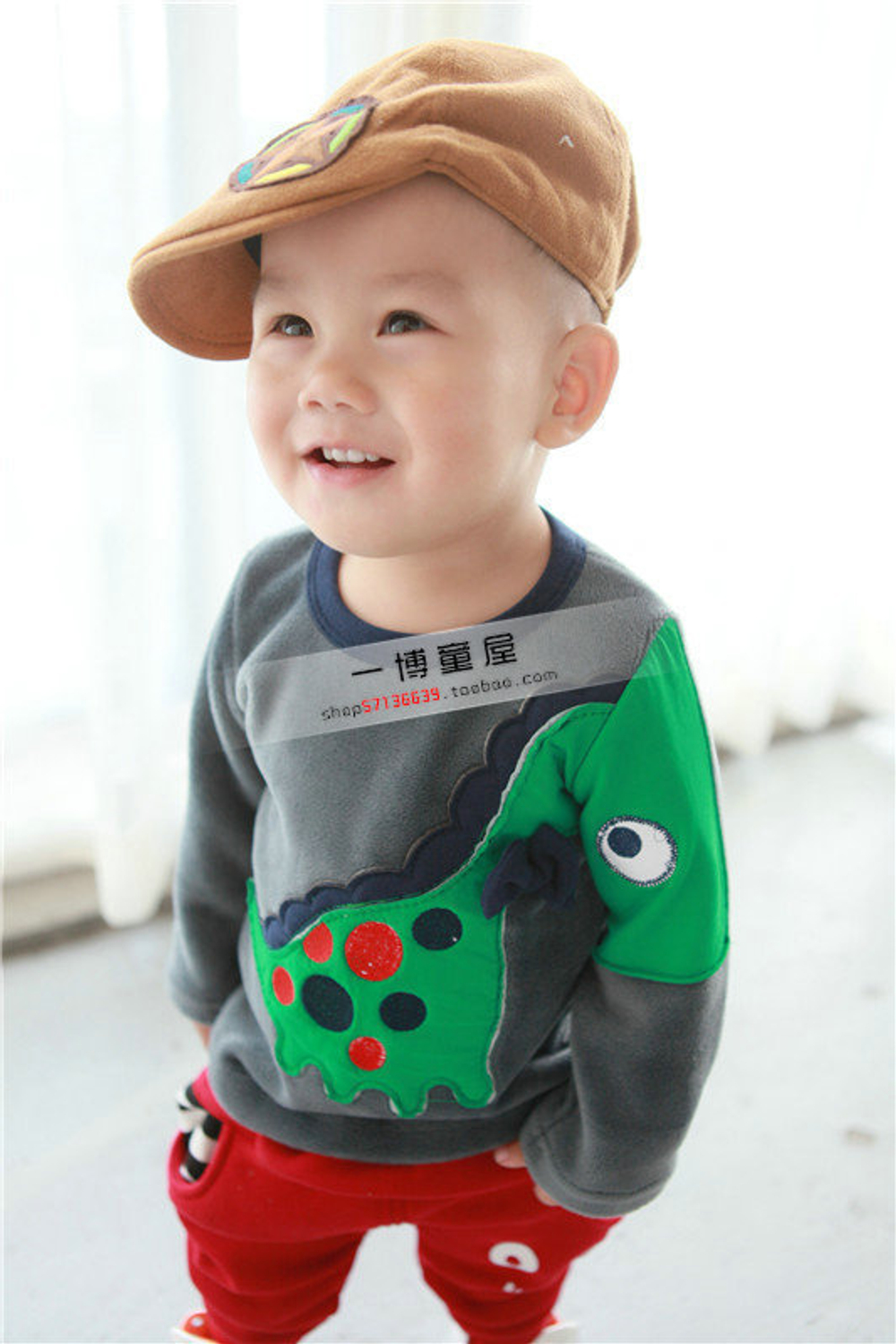 Лонгслив утепленный детский однотонный с аппликацией динозавра