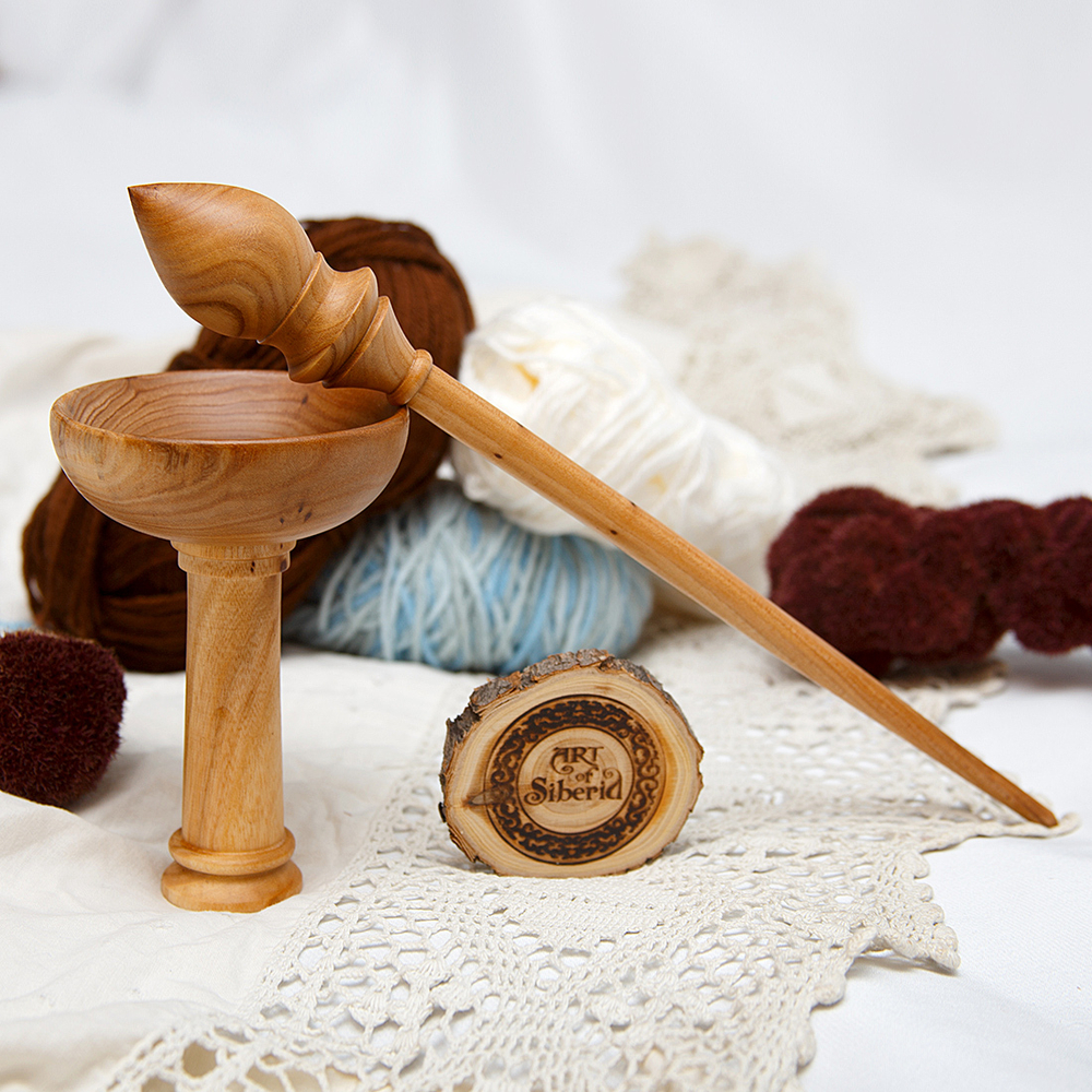 Деревянное веретено для прядения с основанием для ног из древесины вяза (карагач). Art of Siberia. B40